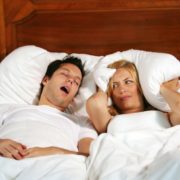 Wie man Schlaflosigkeit ohne Medikamente loswird: 10 hilfreiche Tipps